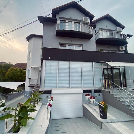 Greenhill Apartments คูมาโนโว ภายนอก รูปภาพ