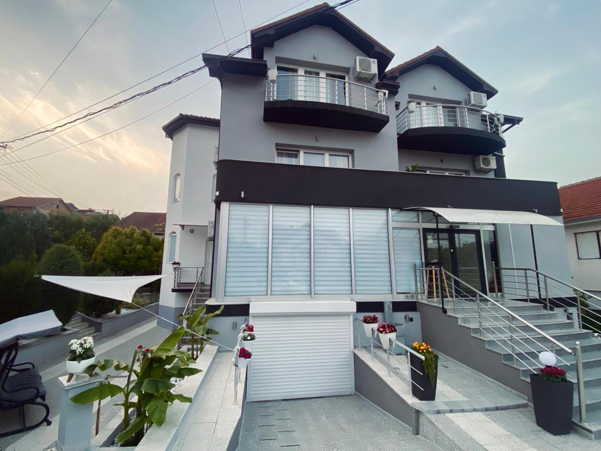 Greenhill Apartments คูมาโนโว ภายนอก รูปภาพ
